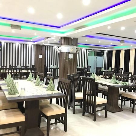 Hotel Sarweshwary Варанаси Экстерьер фото