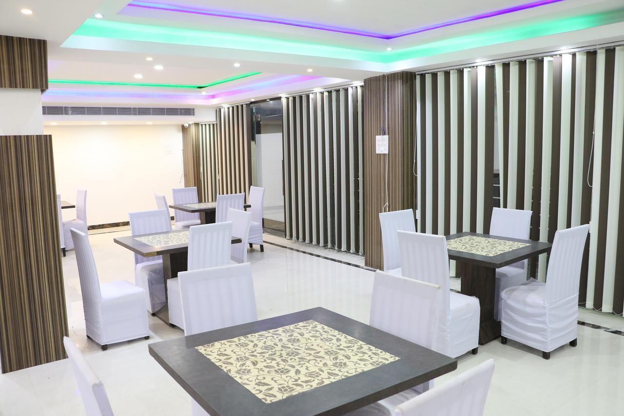 Hotel Sarweshwary Варанаси Экстерьер фото