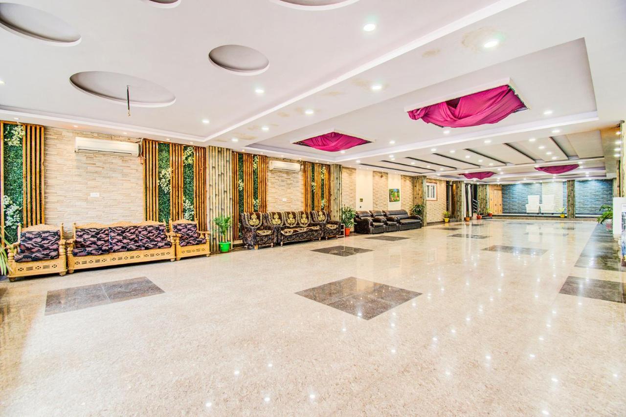 Hotel Sarweshwary Варанаси Экстерьер фото