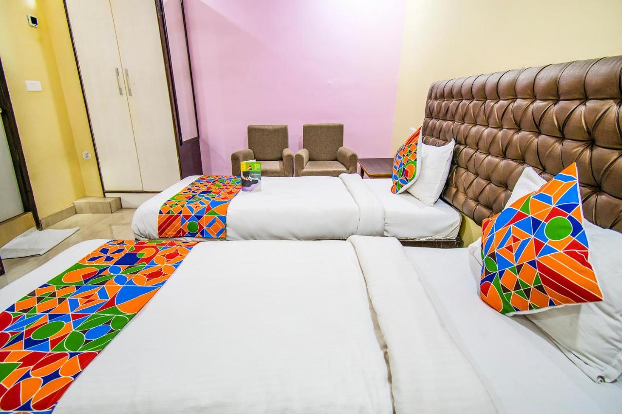 Hotel Sarweshwary Варанаси Экстерьер фото
