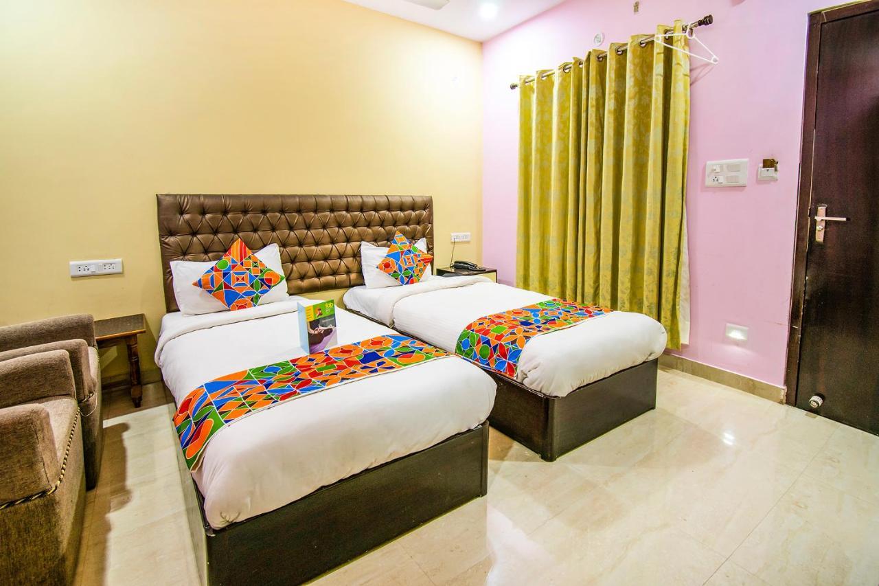 Hotel Sarweshwary Варанаси Экстерьер фото