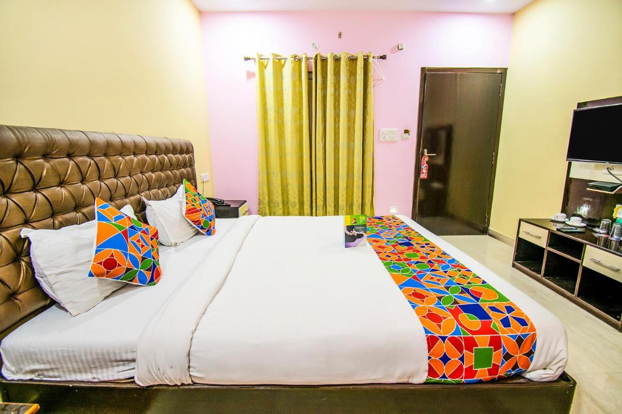 Hotel Sarweshwary Варанаси Экстерьер фото