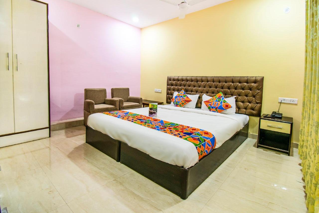 Hotel Sarweshwary Варанаси Экстерьер фото