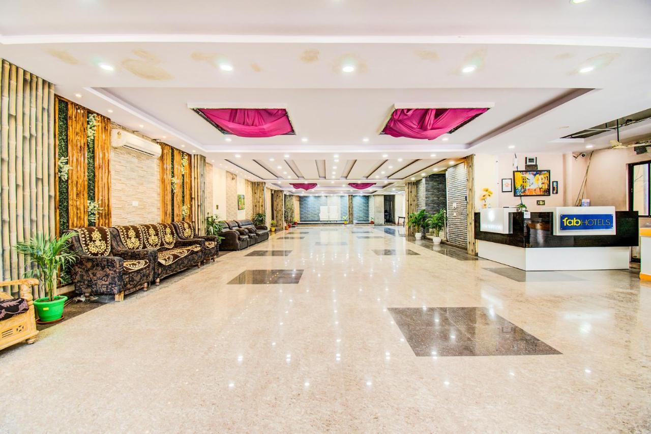 Hotel Sarweshwary Варанаси Экстерьер фото