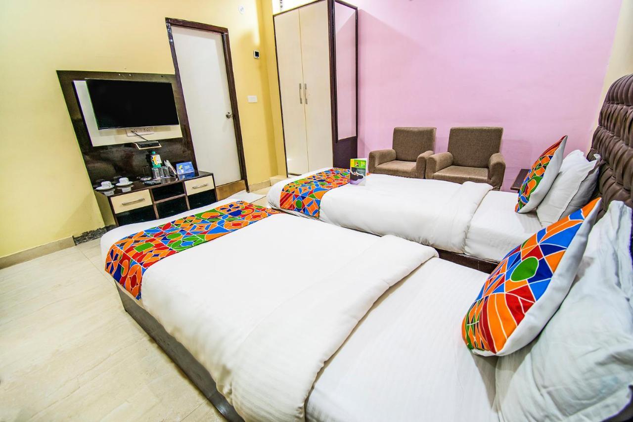 Hotel Sarweshwary Варанаси Экстерьер фото