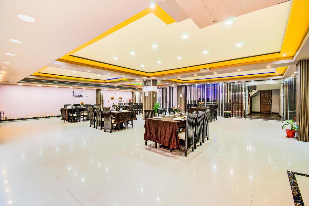 Hotel Sarweshwary Варанаси Экстерьер фото