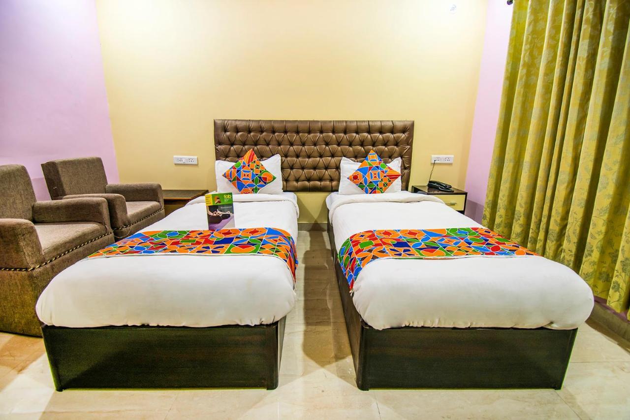 Hotel Sarweshwary Варанаси Экстерьер фото